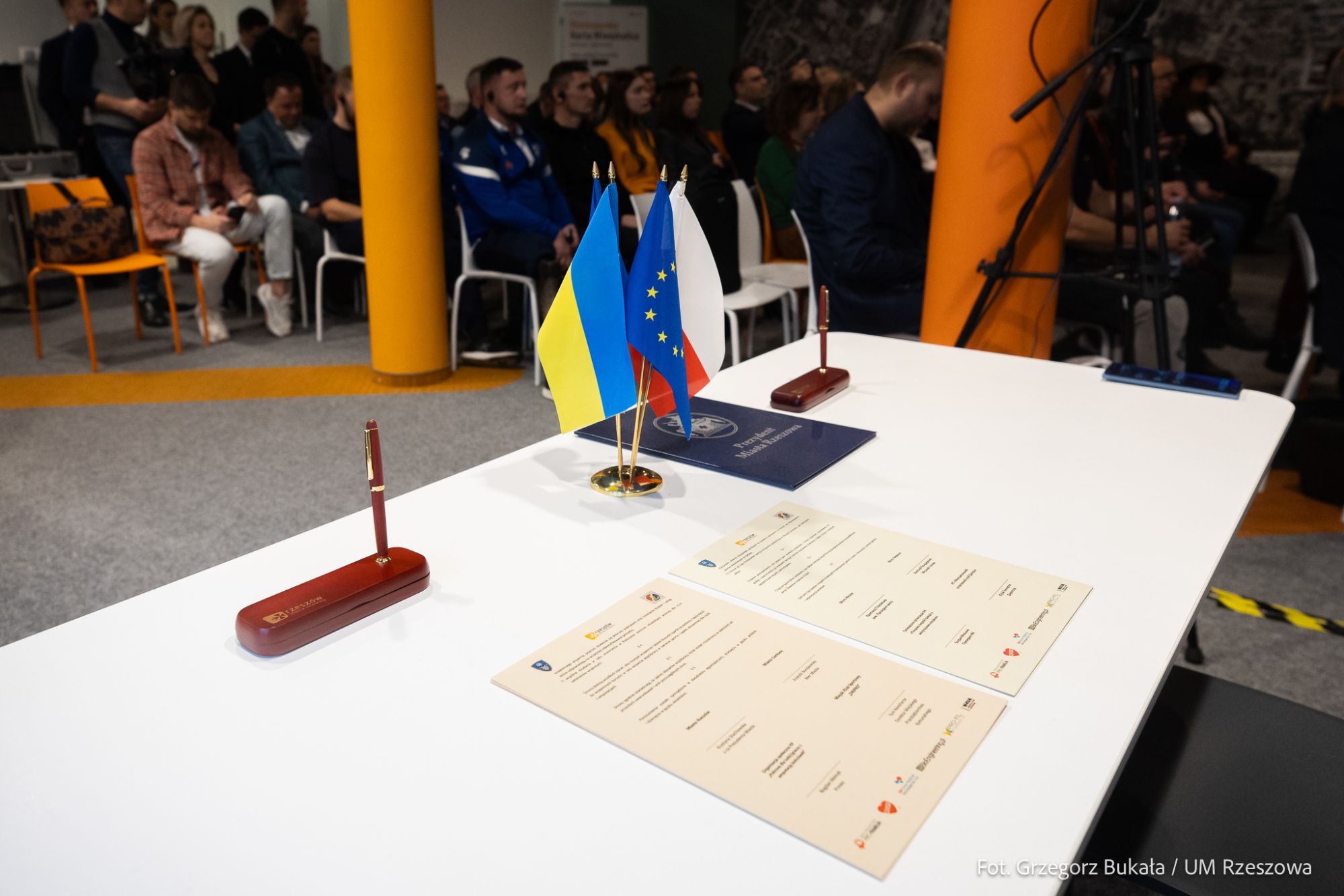 zdjęcie z konferencji Re: Hub, dotyczącej pomocy ofiarom wojny na Ukrainie w Rzeszowskim Urban Labie, fot. Grzegorz Bukała, Urząd Miasta Rzeszowa